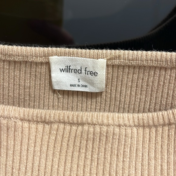 Aritzia knit top with cut out - Picture 4 of 4